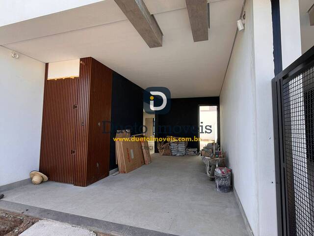 Sobrado para Venda em Santa Maria - 2