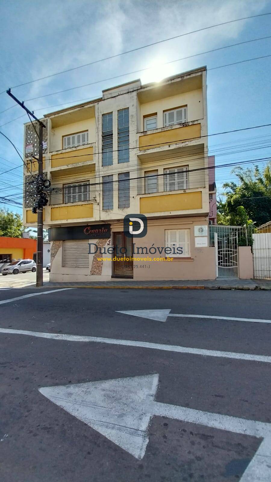 Apartamento de 3 dormitórios mais dependência, na Andradas esquina Barão.