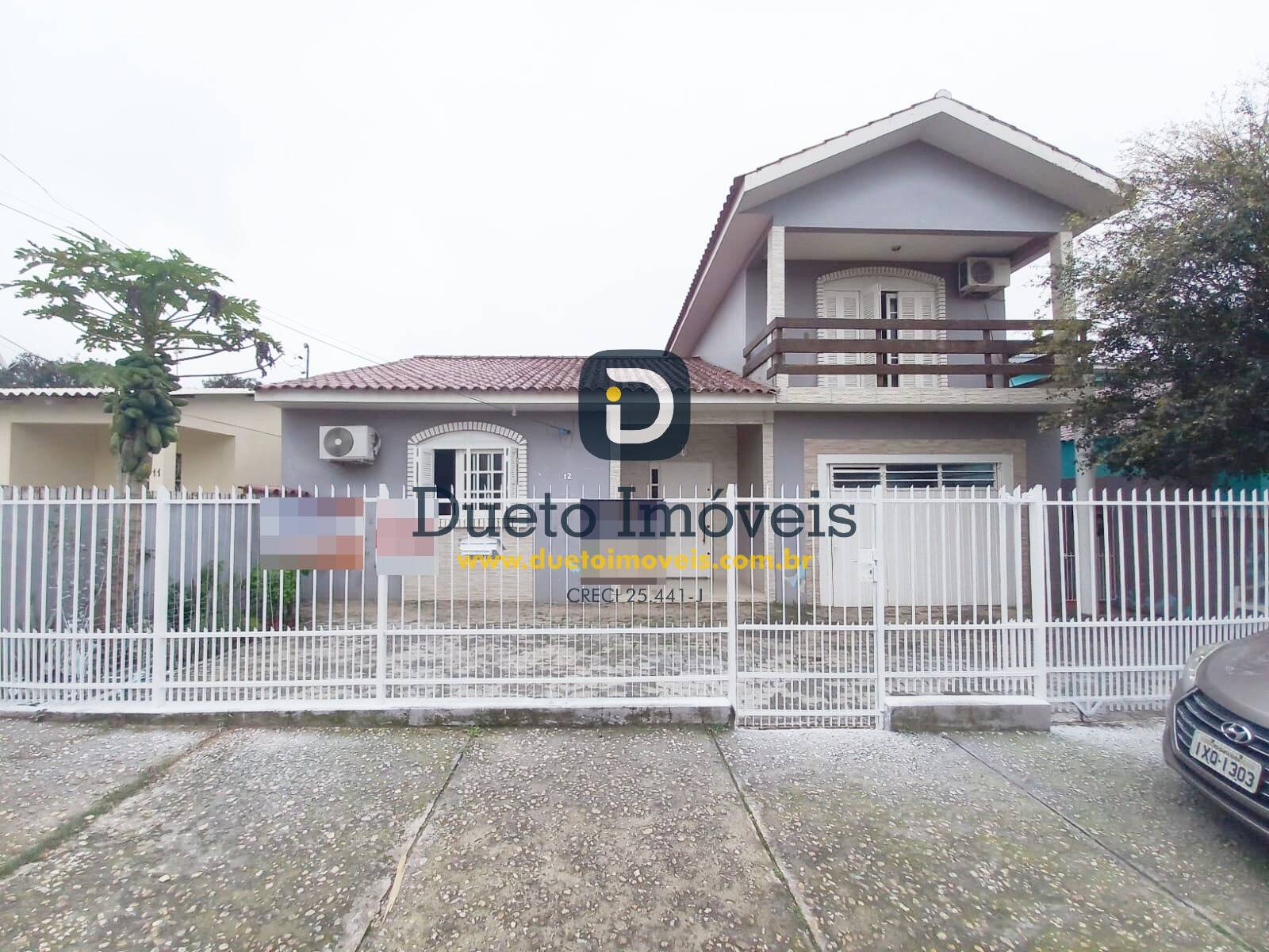 Belíssima casa com 5 dormitórios em CAMOBI!