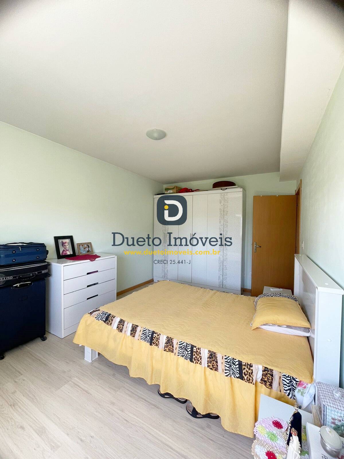 Apartamento em frente a 6ª Brigada e Mallet, 2 dormitórios e 2 garagens!