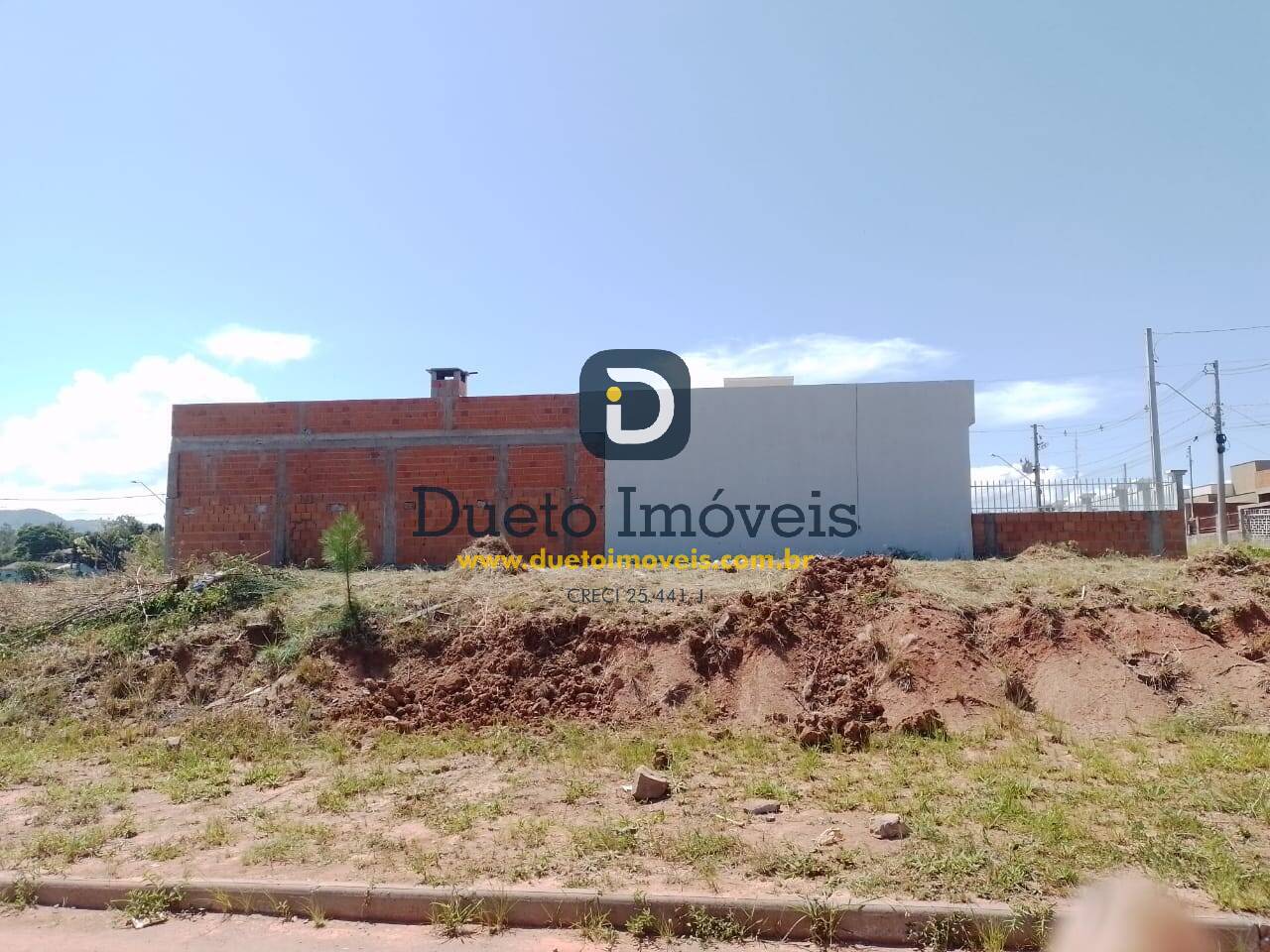 TERRENO DE ESQUINA RES. GALÁPAGOS
