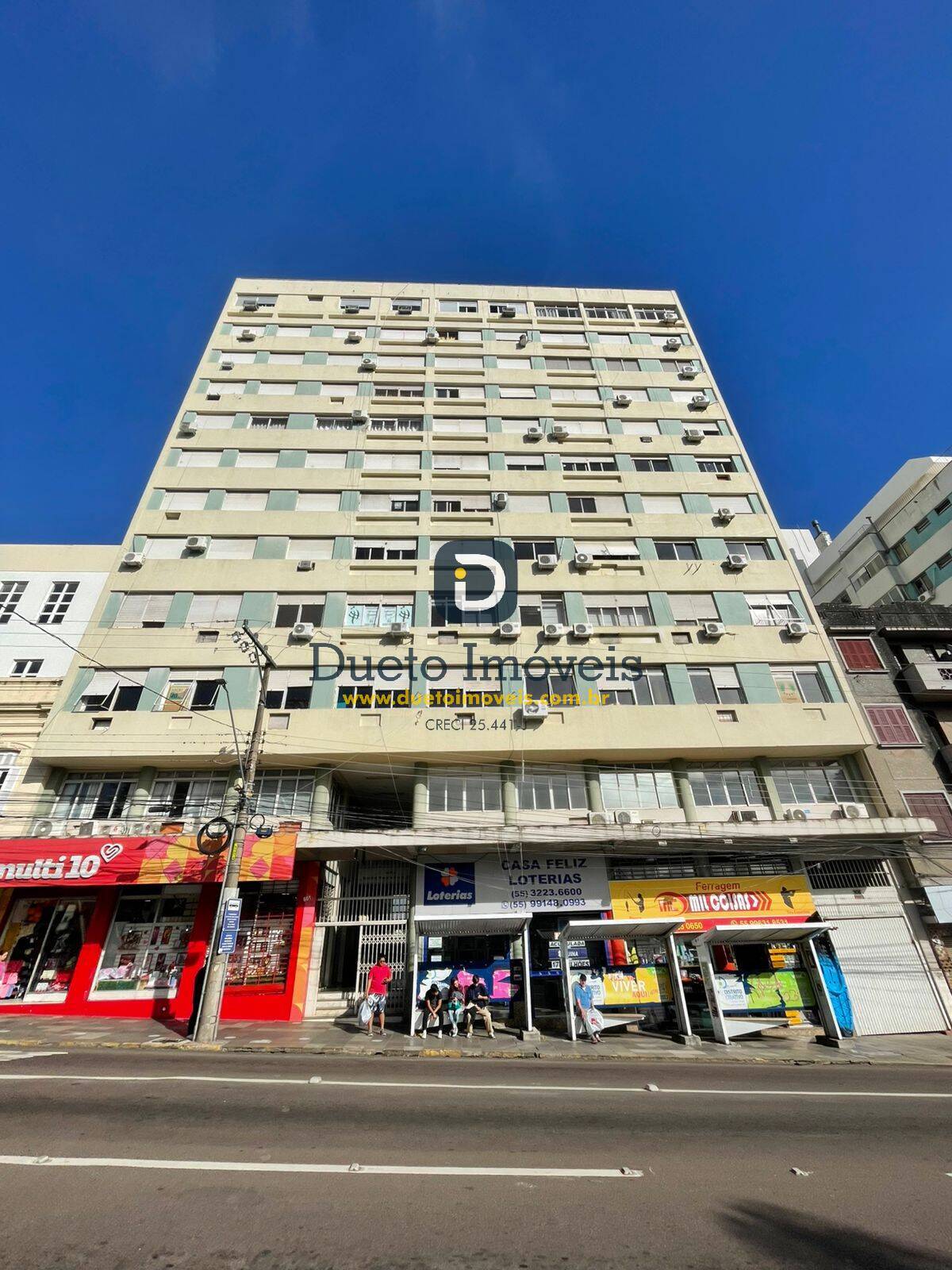 Apartamento CENTRAL, 2 dormitórios com garagem + depend. na AV. RIO BRANCO!