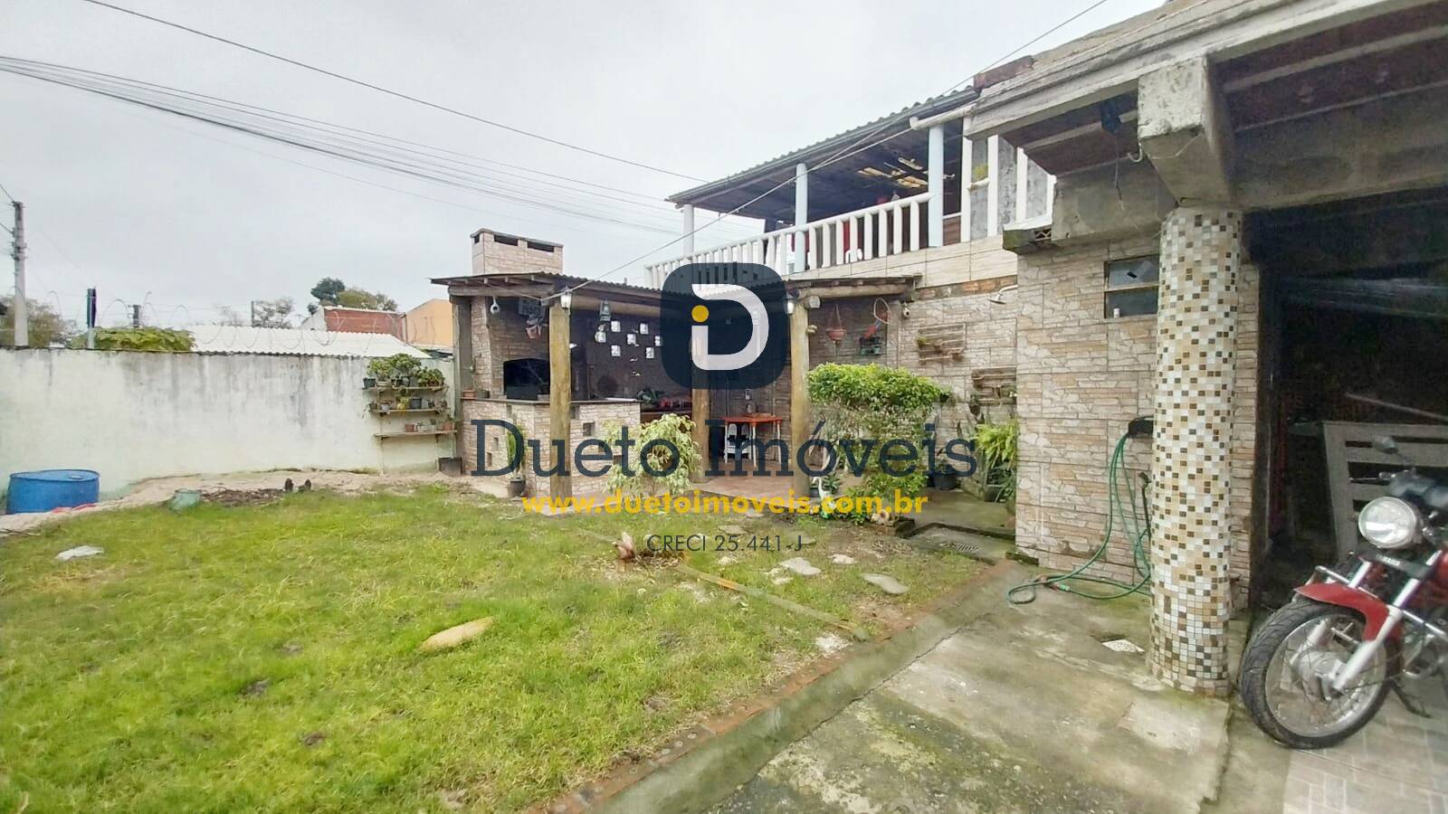 Casa de 2 dormitórios, lareira, churrasqueira, fogão campeiro e muito mais!