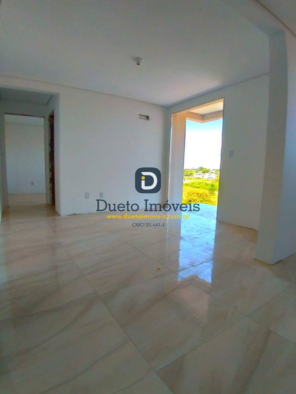 Apartamento 01 dormitório, sacada com churrasqueira a carvão