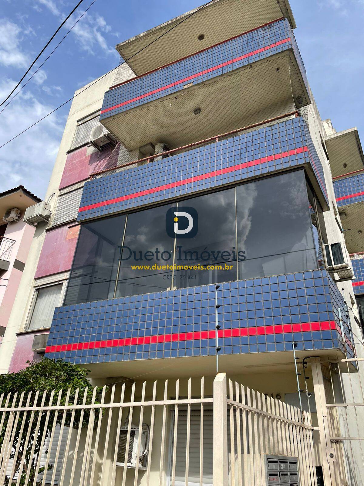 Apartamento de 2 dormitórios ao lado do MC Donalds!