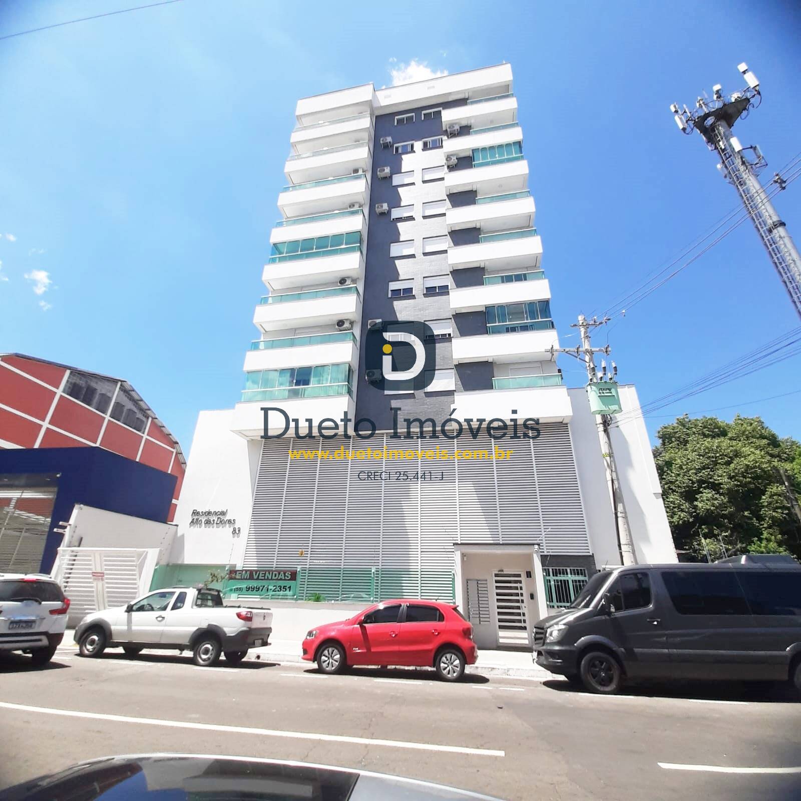 Apartamento 02 dormitórios, semimobíliado no Ed. Alto das Dores