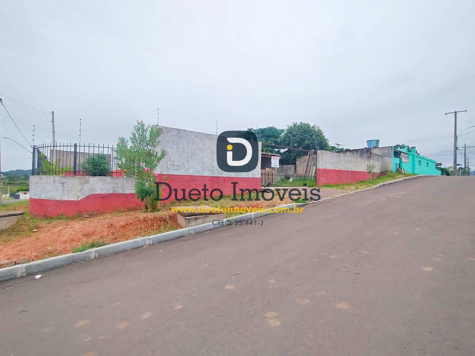 TERRENO MURADO COM GRADE