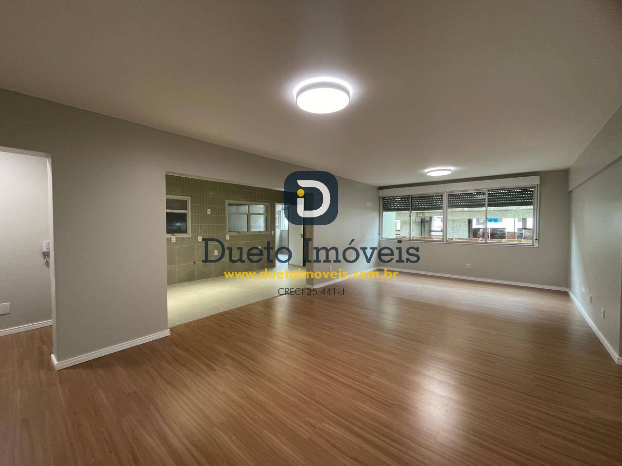 Um espetáculo! Alto padrão! Completamente reformado! Quase 195 m²!