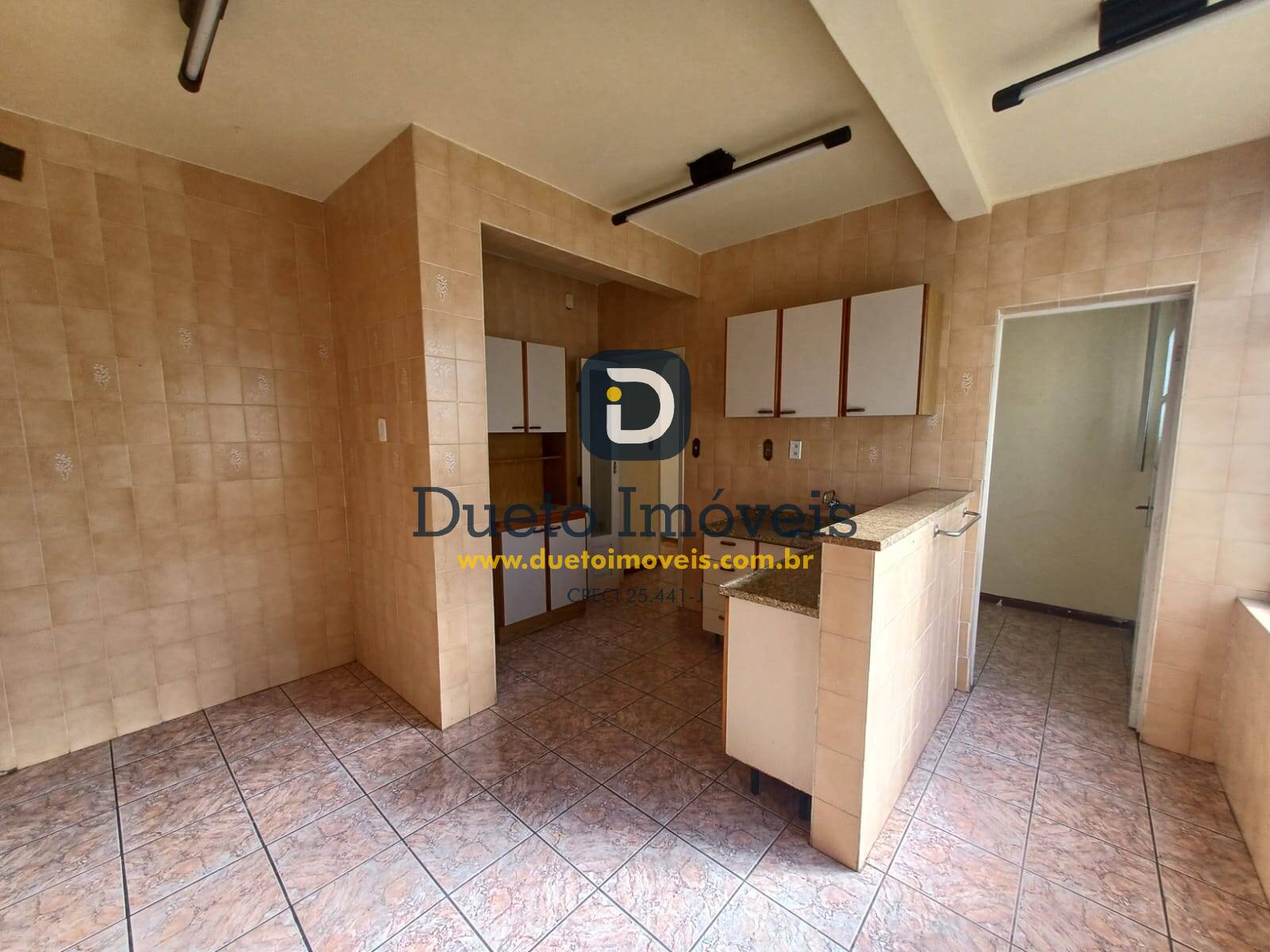 Apartamento de 2 dormitórios + dependência, com sacada, próximo à UFN