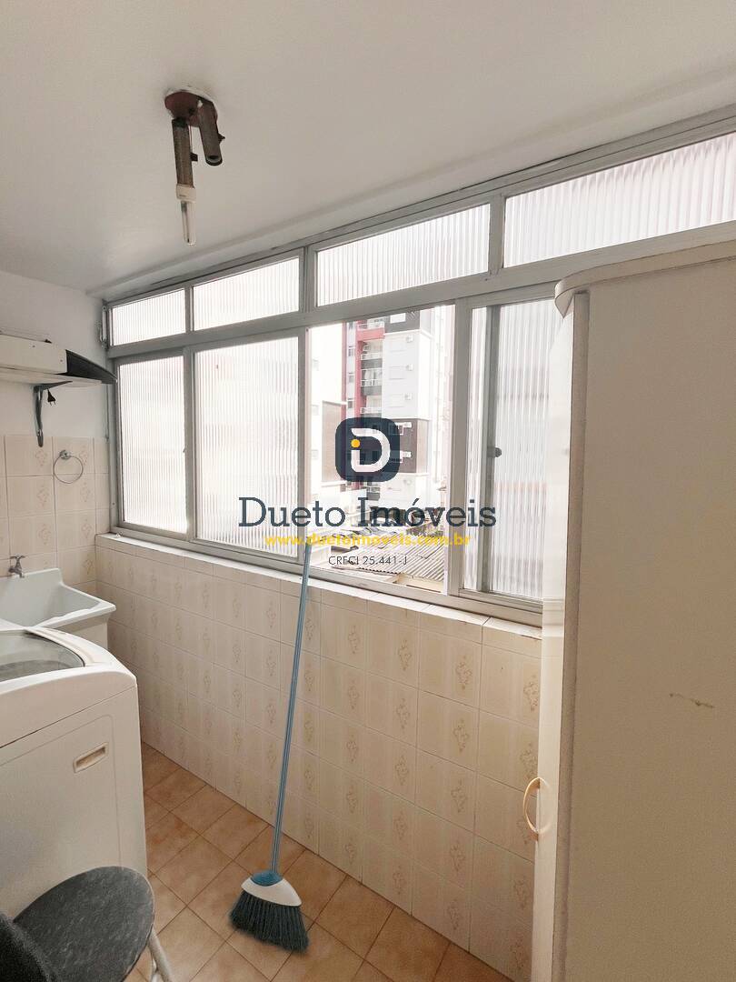 Apartamento  dois dormitórios no centro.
