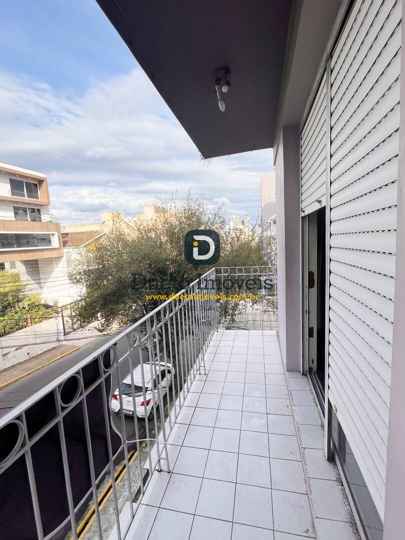 Apartamento  dois dormitórios no centro.