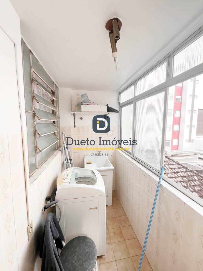 Apartamento  dois dormitórios no centro.