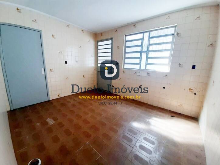 Vendo Casa Central, com 3 Dormitórios sendo 1 suíte!!!